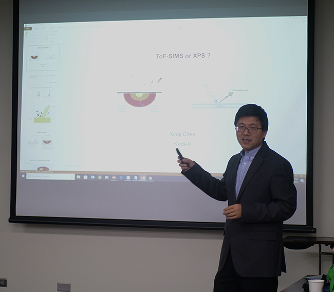 Dr. Chen presenting his talk 