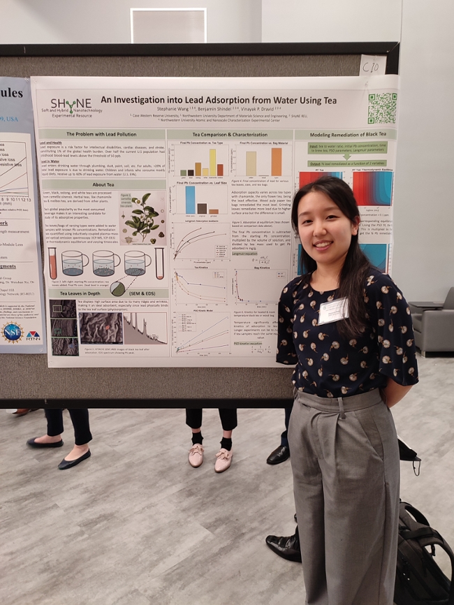 REU Student Stephanie Wang with her winning poster at the 2022 NNCI Summit!